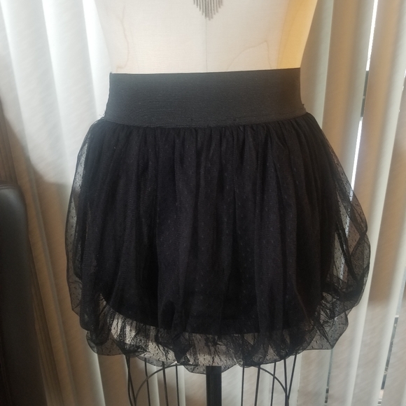 Black dotted mesh Bubble Bottom Mini Skirt - Picture 6 of 7